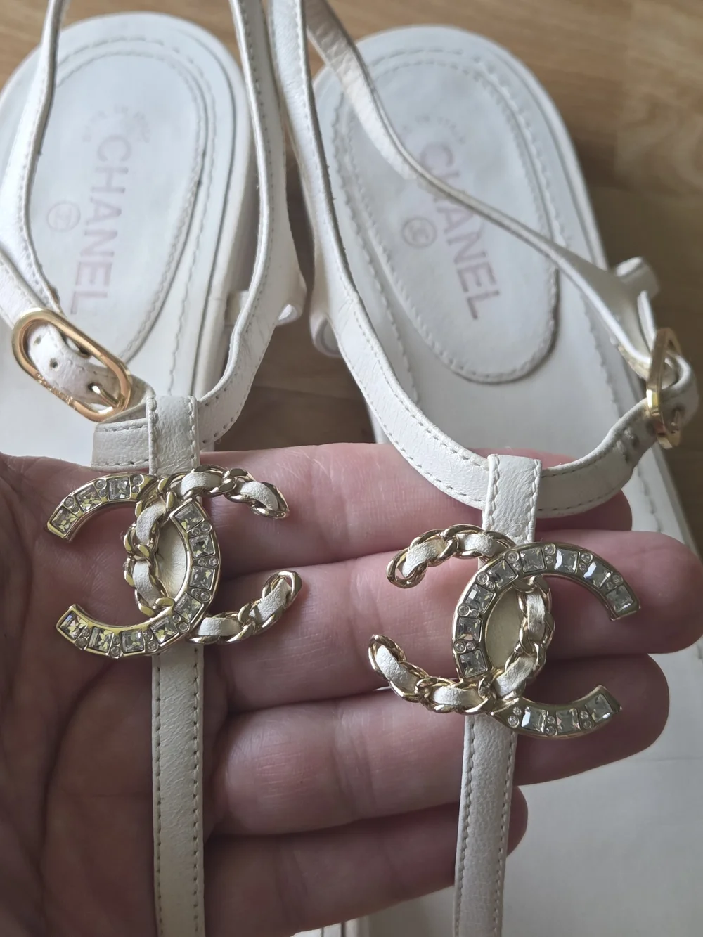CHANEL White Leather Crystal CC Logo Chain T-Strap Flat Thong Sandals 37.5 C